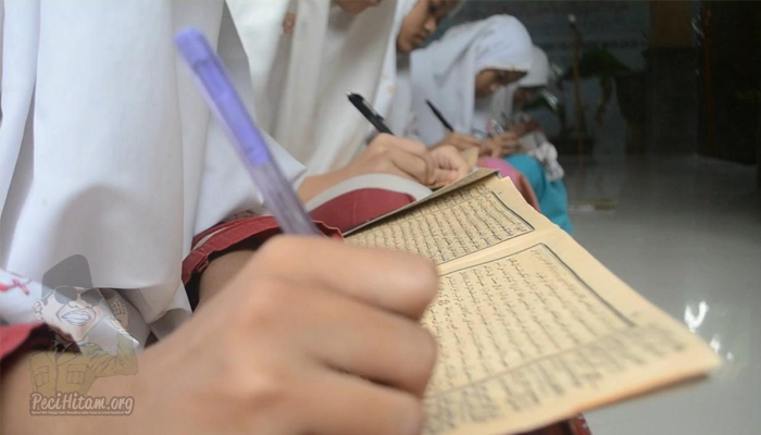 Kenapa Harus Kitab Kuning? Tidak Langsung Al-Qur'an dan Sunnah Saja