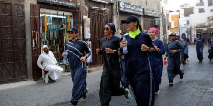 Wanita Arab Saudi mulai tinggalkan abaya tradisional