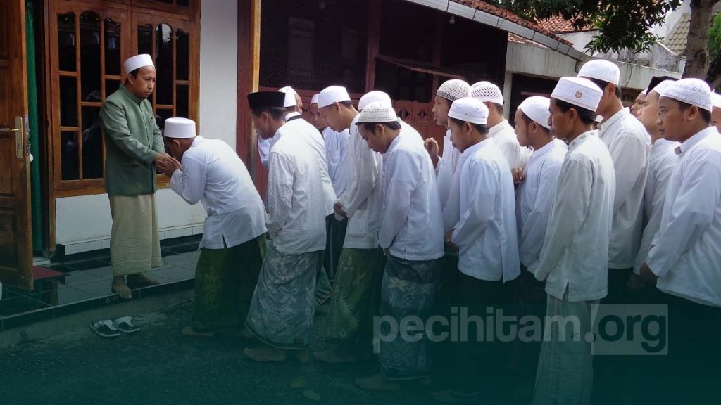 Akhlak Islami, Apa Sih Artinya yang Sebenarnya?