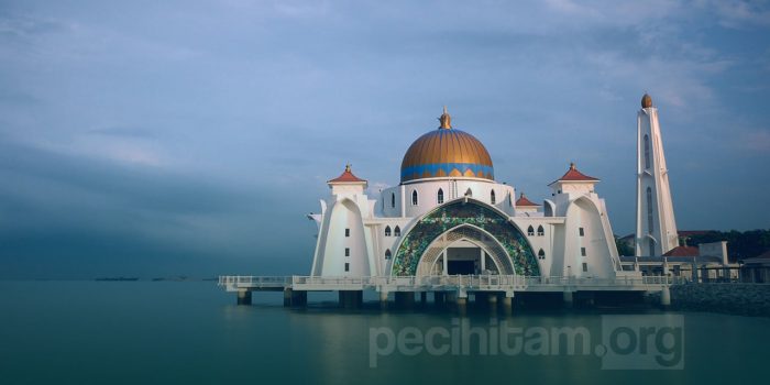 Keutamaan Membangun Masjid