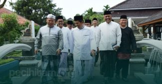 Baju Koko; Pakaian Tionghoa yang Diadopsi Muslim di Indonesia