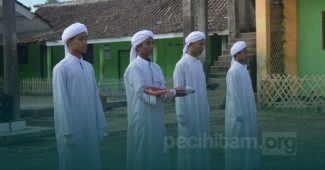 Banyak Muslim Indonesia yang Suka Memakai Jubah, Inilah Awal Mulanya Digunakan
