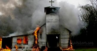 merusak gereja