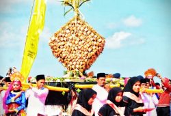 tradisi ketupat lebaran di indonesia