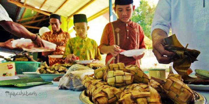 tradisi lebaran ketupat