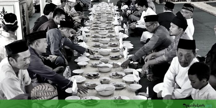 Tradisi Saprahan; Makan Bersama ala Masyarakat Melayu