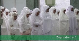 Begini Posisi Imam Perempuan dalam Sholat yang Paling Afdhol